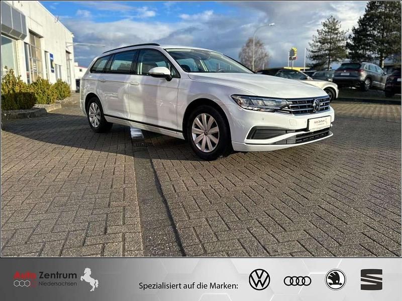 Gebraucht VW Passat Conceptline 150 PS (110 kW) 2022 Weiß Kombi
