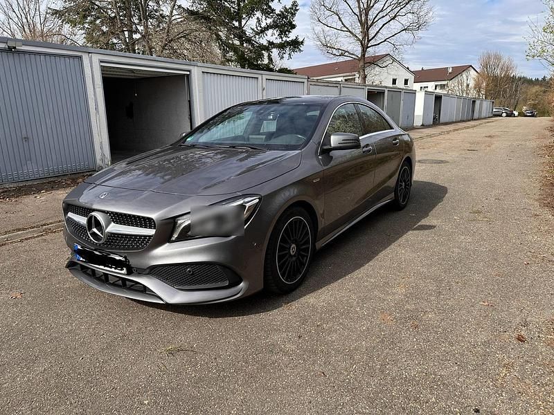 Grau Gebraucht 2018 Mercedes 250 Coupé | 23.000 € (Guter Preis) - Bild 1/4
