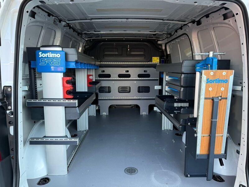 Weiß Gebraucht 2019 Mercedes Vito Van / Kleinbus | 24.999 € (Fairer Preis) - Bild 1/3
