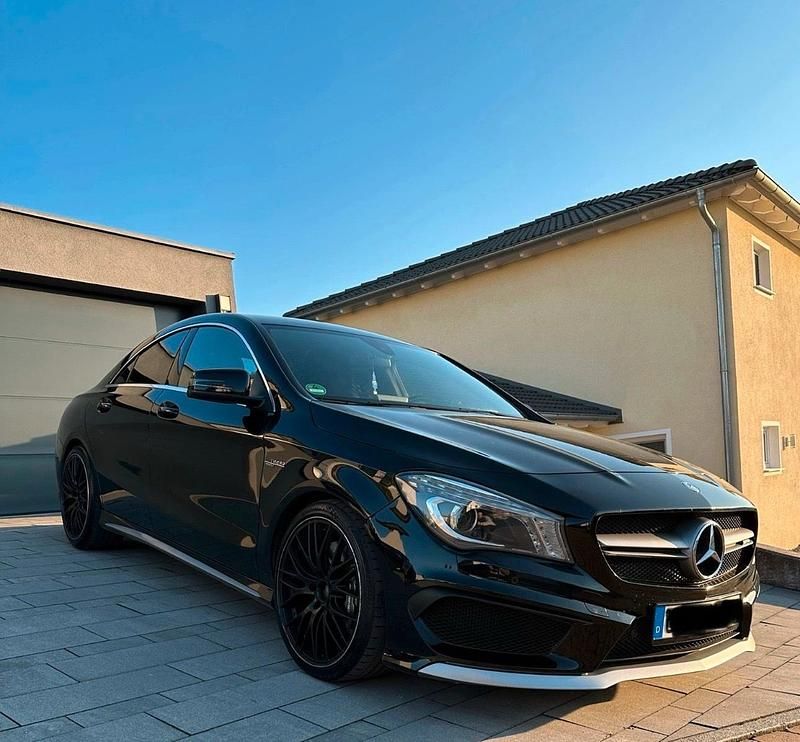 Schwarz Gebraucht 2015 Mercedes CLA45 AMG AMG Coupé | 24.999 € (Superpreis) - Bild 1/4