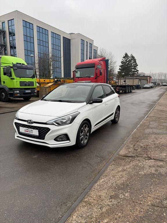 Weiß Gebraucht 2020 Hyundai i20 YES! Limousine | 12.950 € (Fairer Preis) - Bild 1/4