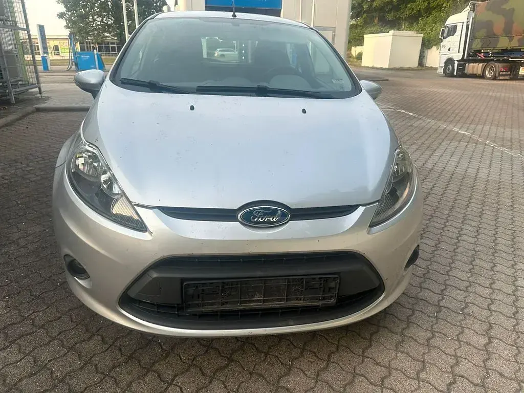 Gebraucht Ford Fiesta 82 PS (60 kW) 2009 Silber Limousine