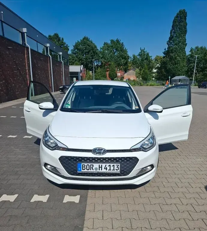 Gebraucht Hyundai i20 Active 75 PS (55 kW) 2016 Weiß Limousine