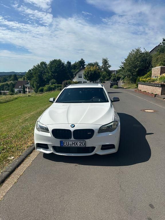 Weiß Gebraucht 2013 BMW M550 Performance Limousine | 15.990 € (Fairer Preis) - Bild 1/4
