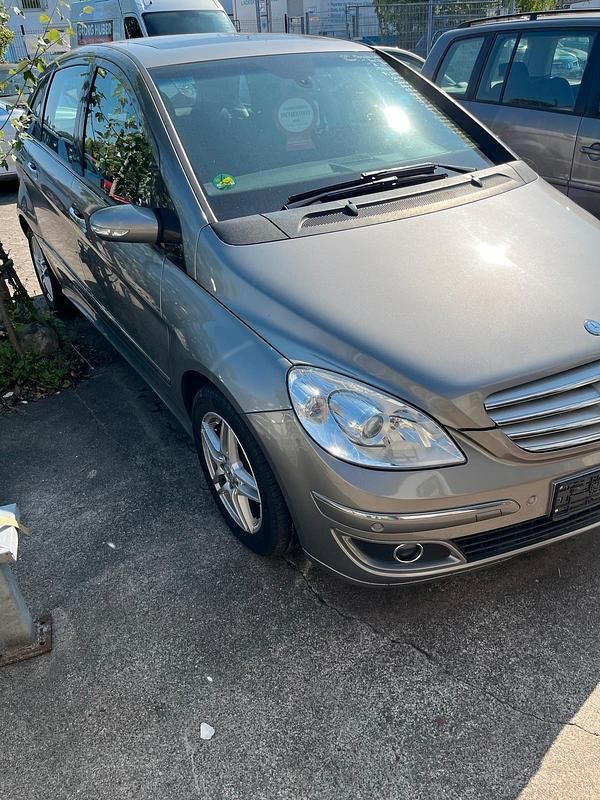 Gold Gebraucht 2007 Mercedes B200 Van / Kleinbus | 2.600 € (Superpreis) - Bild 1/4
