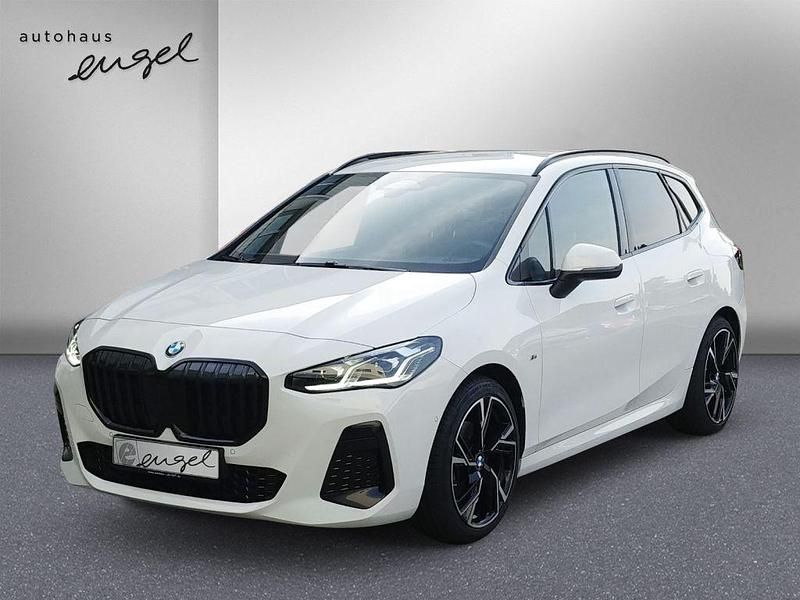 Weiß Gebraucht 2022 BMW 218 Active Tourer M Sport Van / Kleinbus | 27.962 € (Fairer Preis) - Bild 1/4