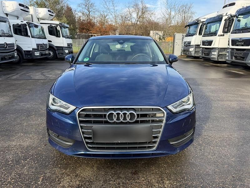 Gebraucht Audi A3 Attraction 105 PS (77 kW) 2013 Blau Limousine