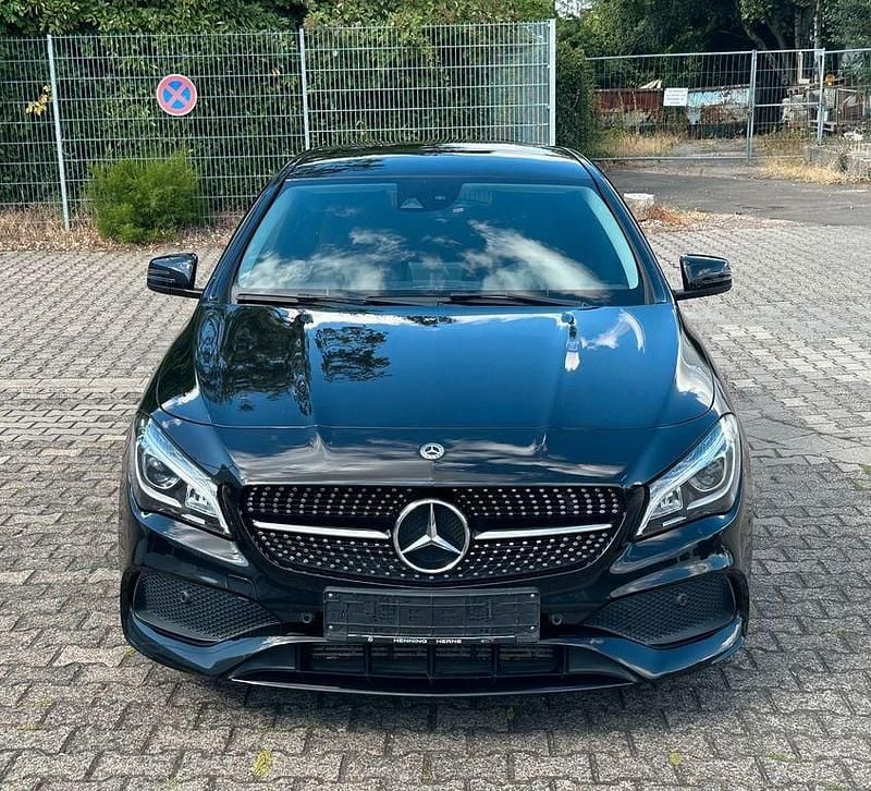 Schwarz Gebraucht 2019 Mercedes CLA250 Shooting Brake AMG line Kombi | 21.800 € (Superpreis) - Bild 1/4