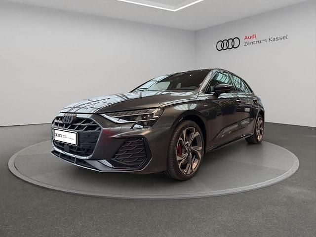 Daytonagrau perleffekt Gebraucht 2025 Audi A3 Sportback e-tron S-Line Kleinwagen | 47.990 € - Bild 1/4