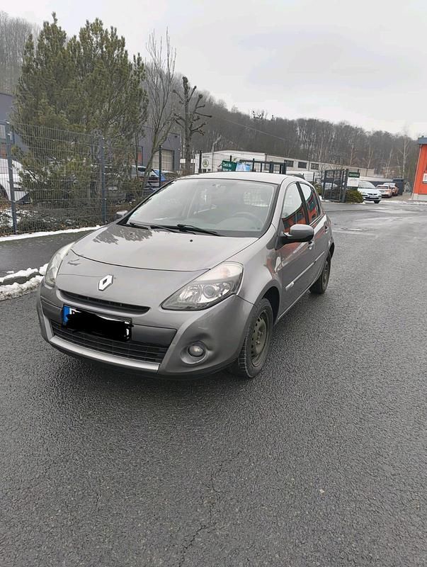 Gebraucht Renault Clio III 100 PS (73 kW) 2010 Grau Kleinwagen