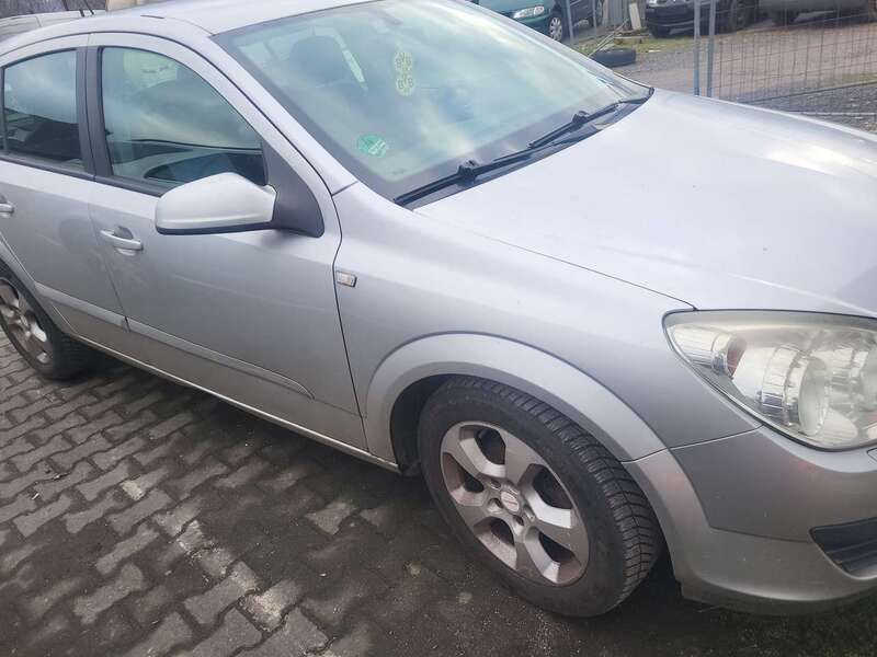 Grau Gebraucht 2004 Opel Astra Limousine | 1.100 € (Superpreis) - Bild 1/4