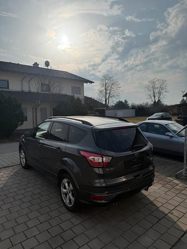 Gebraucht Ford Kuga ST-Line 175 PS (128 kW) 2019 Grau SUV
