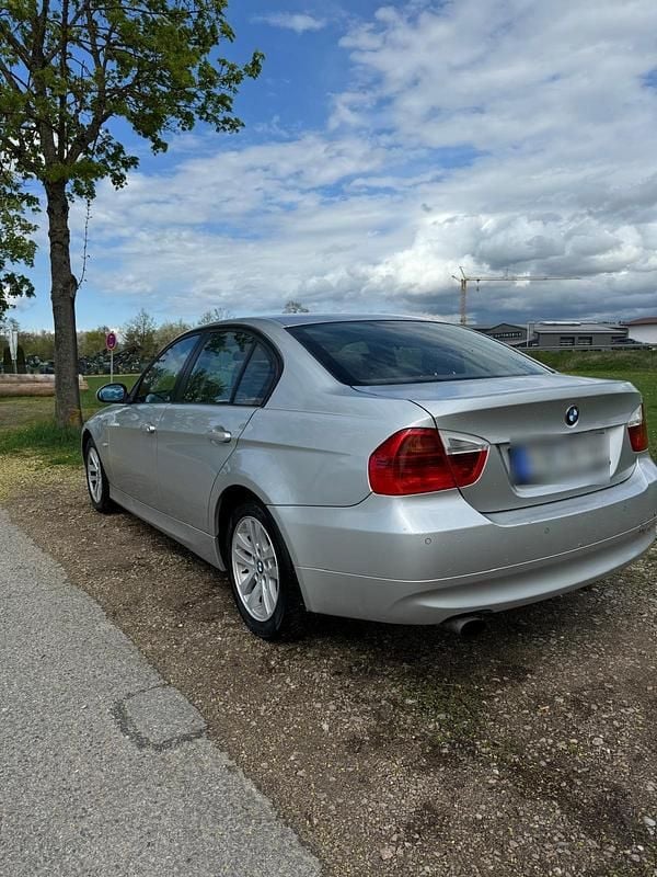 Second-hand BMW 320 150 CP (110 kW) 2007 Argintiu Berlinǎ
