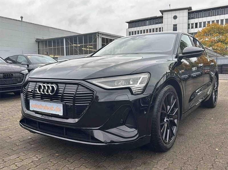 Brillantschwarz Gebraucht 2022 Audi e-tron S-Line SUV | 36.950 € (Fairer Preis) - Bild 1/2