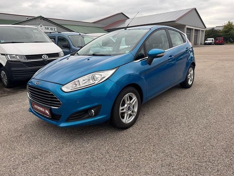 Arubablau metallic Gebraucht 2014 Ford Fiesta Titanium Kleinwagen | 3.790 € (Guter Preis) - Bild 1/4