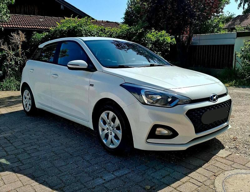 Weiß Gebraucht 2019 Hyundai i20 Active Kleinwagen | 6.499 € (Guter Preis) - Bild 1/4