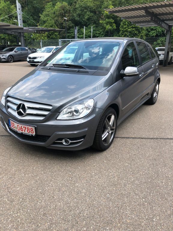 Grau Gebraucht 2010 Mercedes B180 Van / Kleinbus | 6.990 € (Fairer Preis) - Bild 1/4