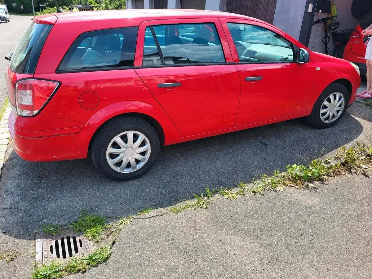 Gebraucht Opel Astra 110 PS (80 kW) 2009 Rot Kombi