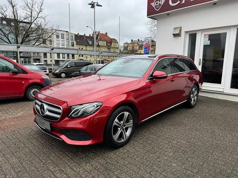 Gebraucht Mercedes E200 Avantgarde 184 PS (135 kW) 2018 Rot Limousine
