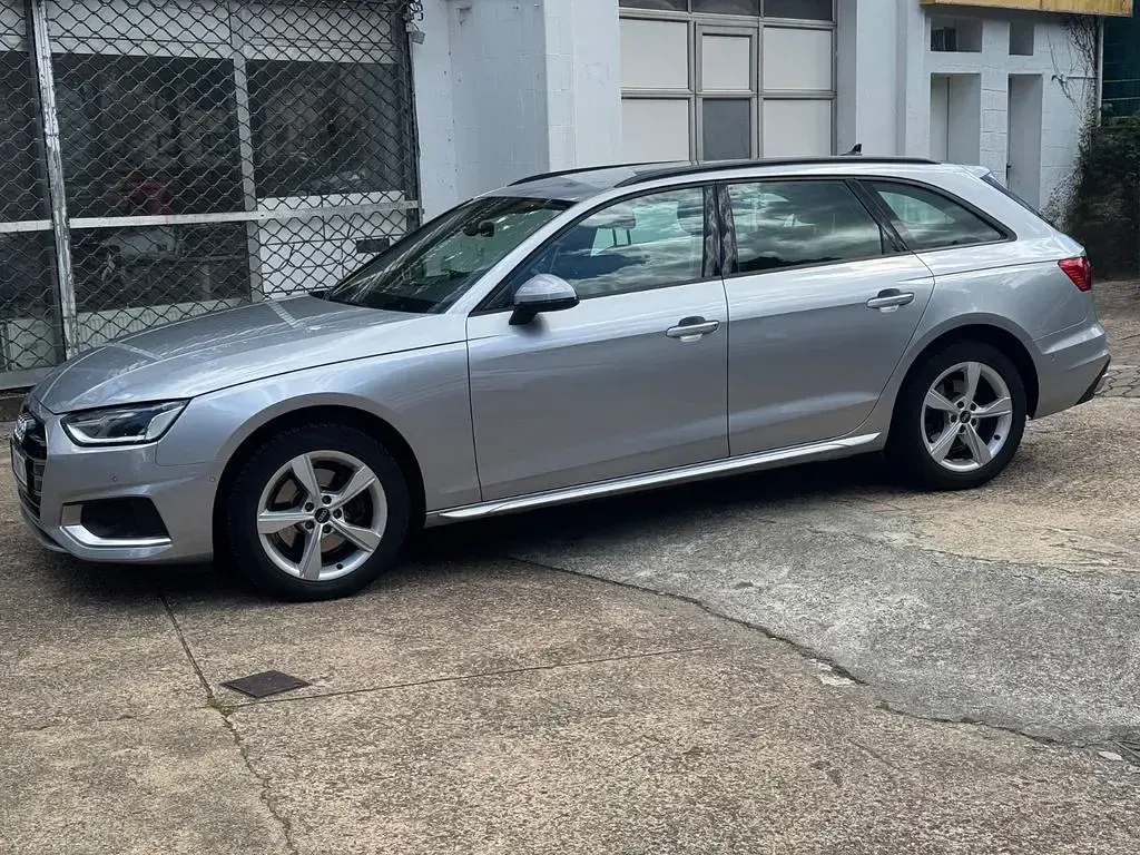 Gebraucht Audi A4 Ambiente 163 PS (119 kW) 2022 Silber Kombi