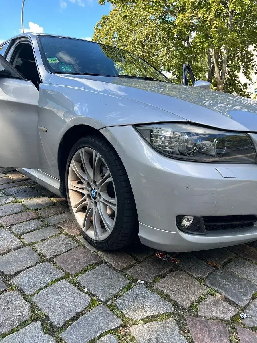 Gebraucht BMW 320 184 PS (135 kW) 2011 Silber Limousine