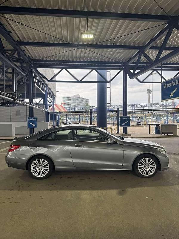 Gebraucht Mercedes E350 231 PS (169 kW) 2010 Grau Coupé