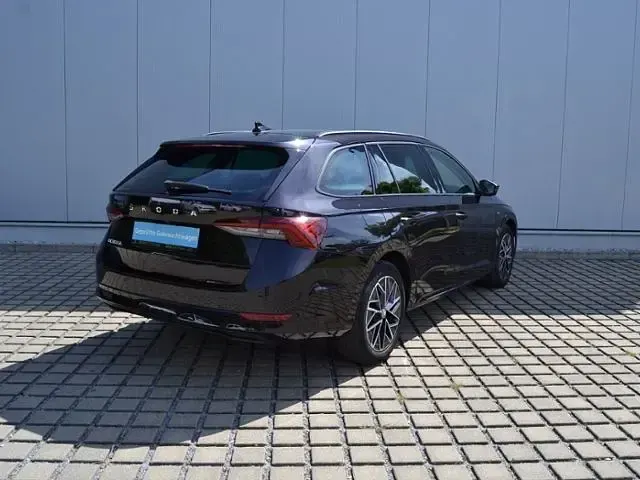Gebraucht Skoda Octavia Clever 150 PS (110 kW) 2021 Schwarzmagic perleffekt (metallic) Kombi