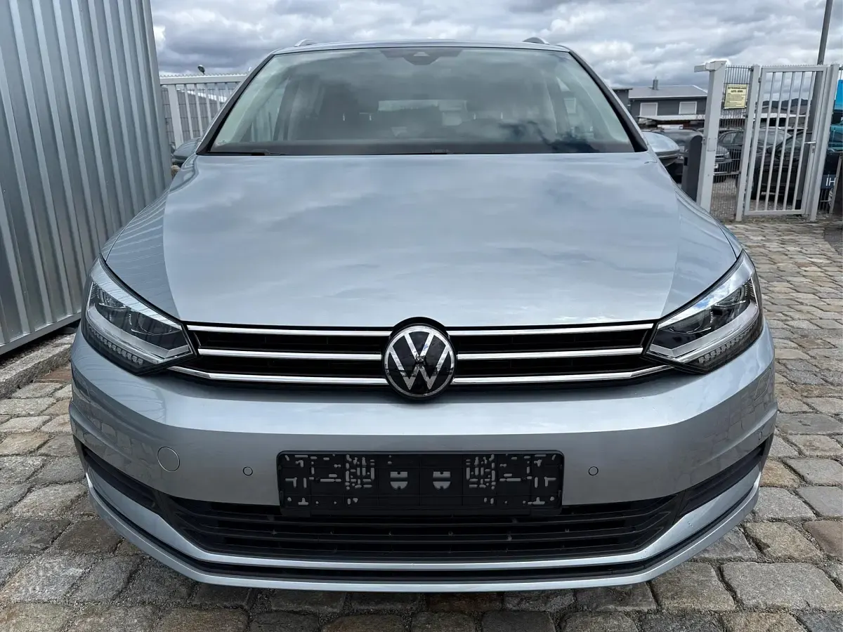 Neu VW Touran Comfortline 150 PS (110 kW) 2026 Oystersilber metallic Van / Kleinbus