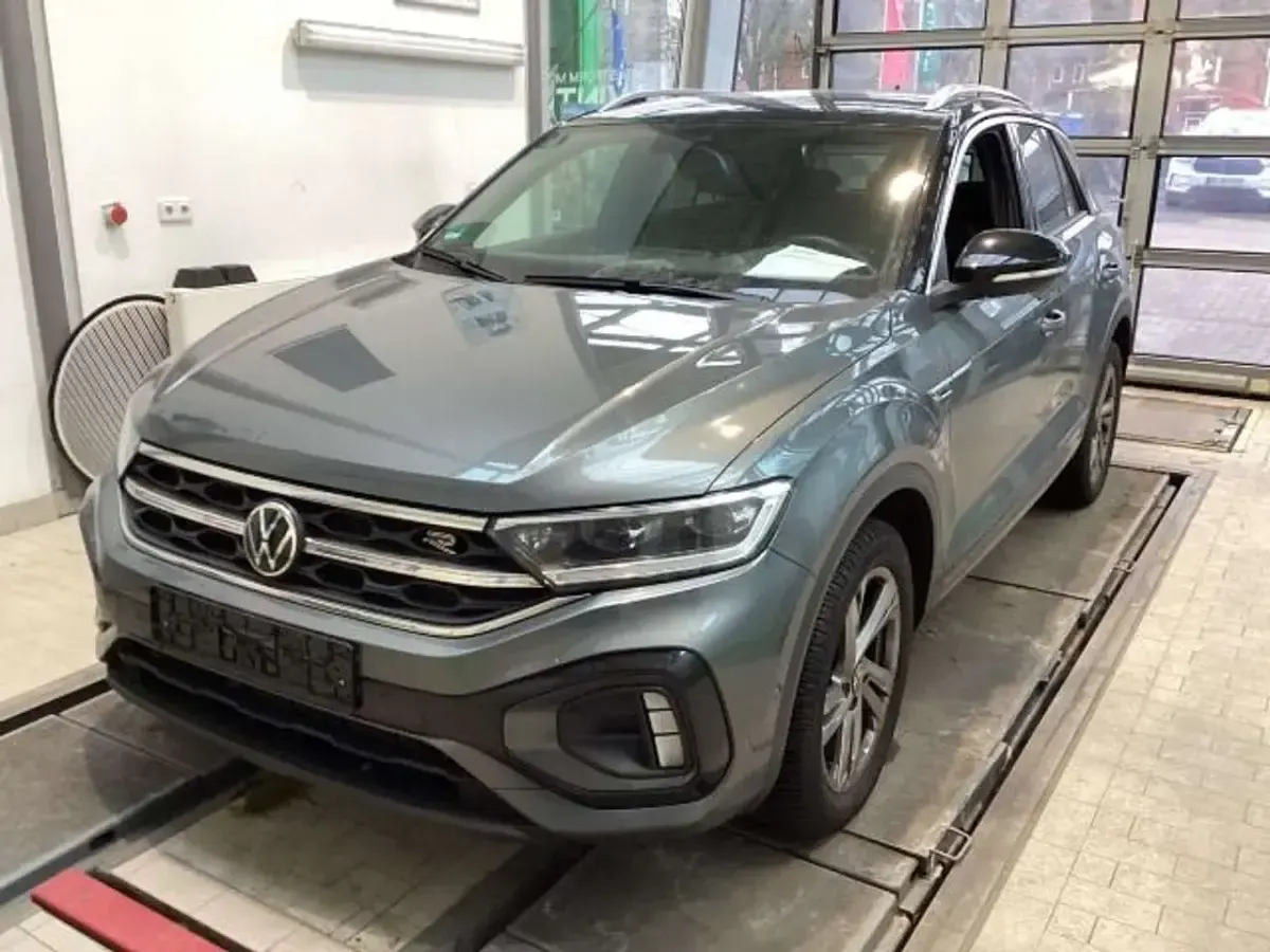 Second-hand VW T-Roc R-line 110 CP (80 kW) 2023 Gri SUV