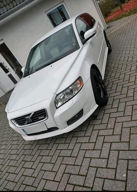 Weiß Gebraucht 2009 Volvo V50 R-Design Kombi | 3.900 € (Fairer Preis) - Bild 1/4