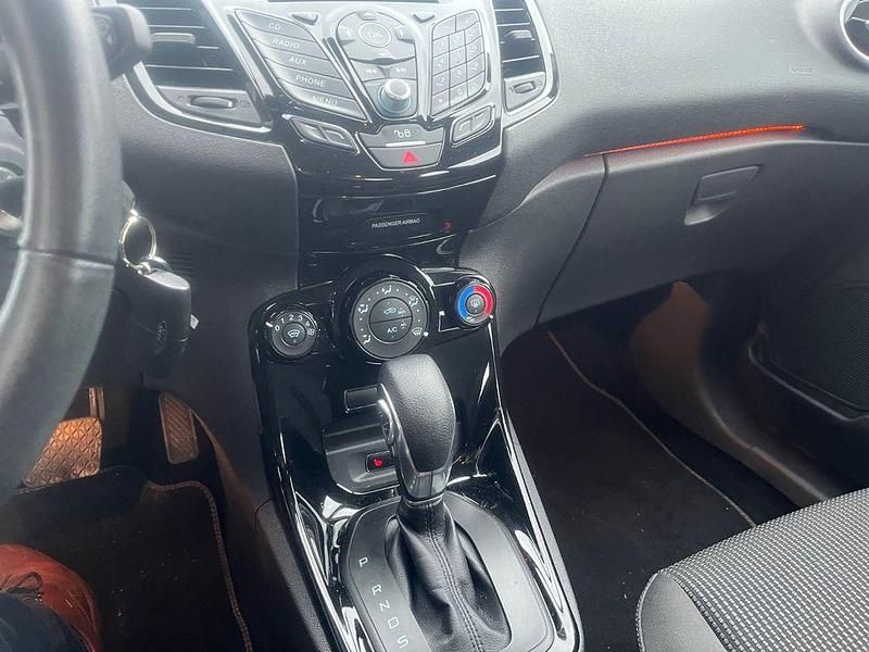 Gebraucht Ford Fiesta Titanium 101 PS (74 kW) 2016 Grau Limousine