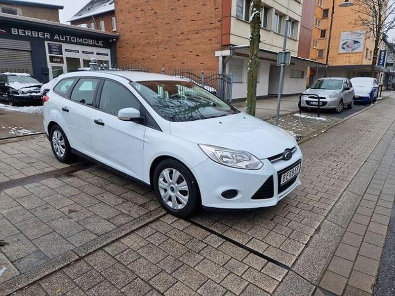Gebraucht Ford Focus Ambiente 120 PS (88 kW) 2013 Weiß Limousine