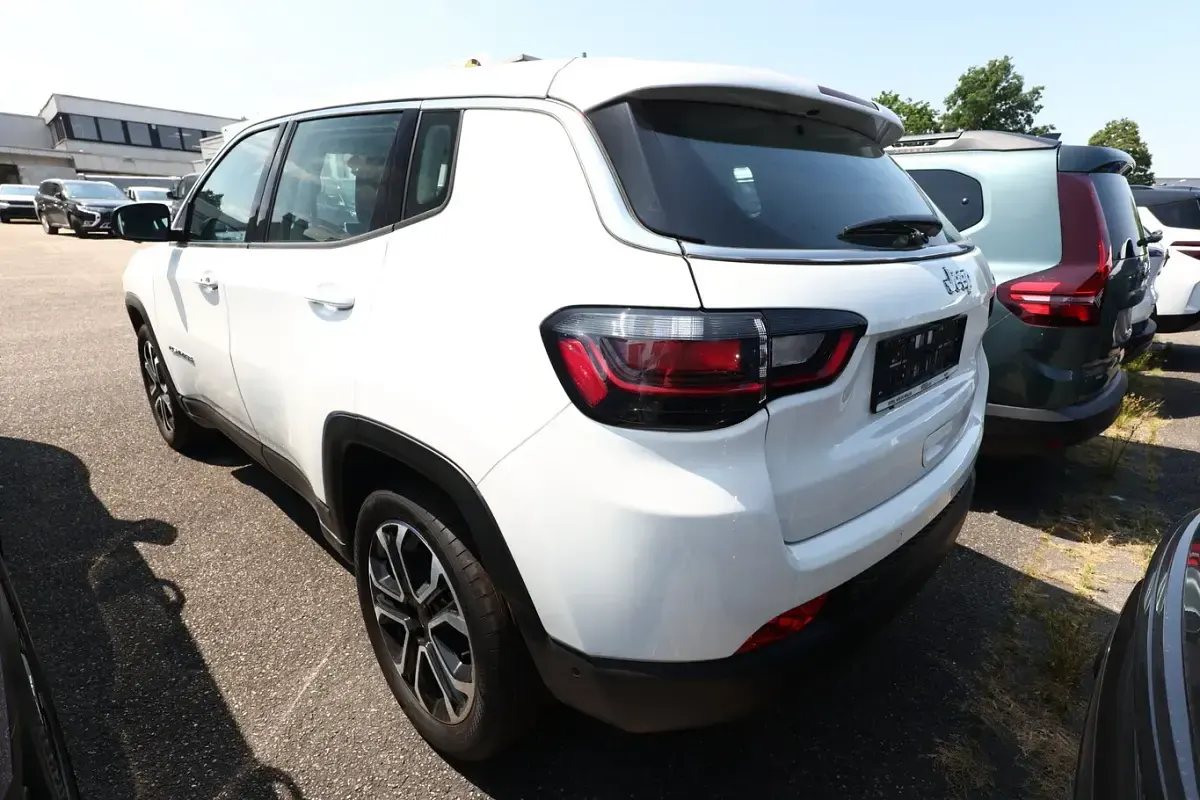 Neu Jeep Compass Altitude 131 PS (96 kW) 2025 Weiß SUV