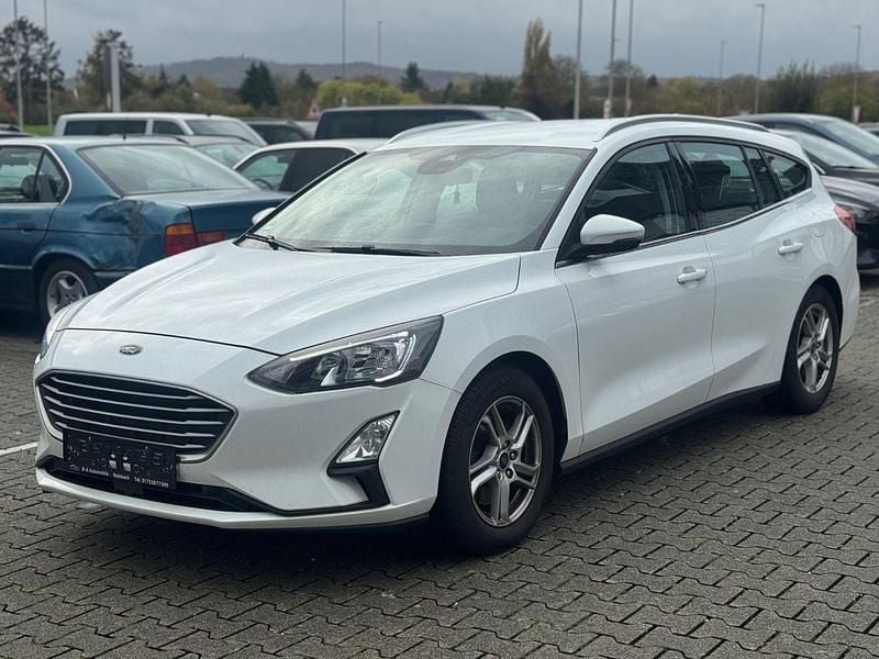 Gebraucht Ford Focus Cool & Connect 120 PS (88 kW) 2020 Frozen white Kombi