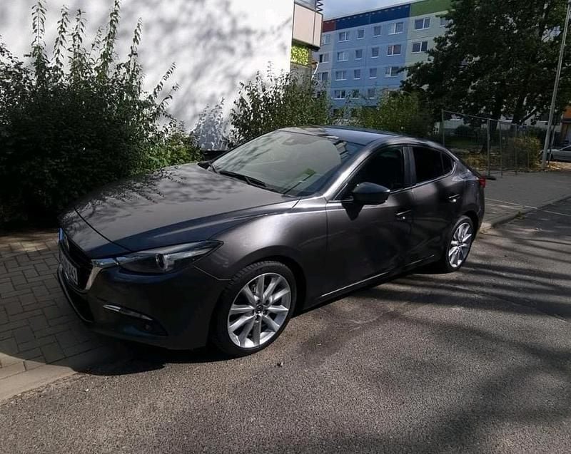 Grau Gebraucht 2017 Mazda 3 Limousine | 17.200 € (Fairer Preis) - Bild 1/4