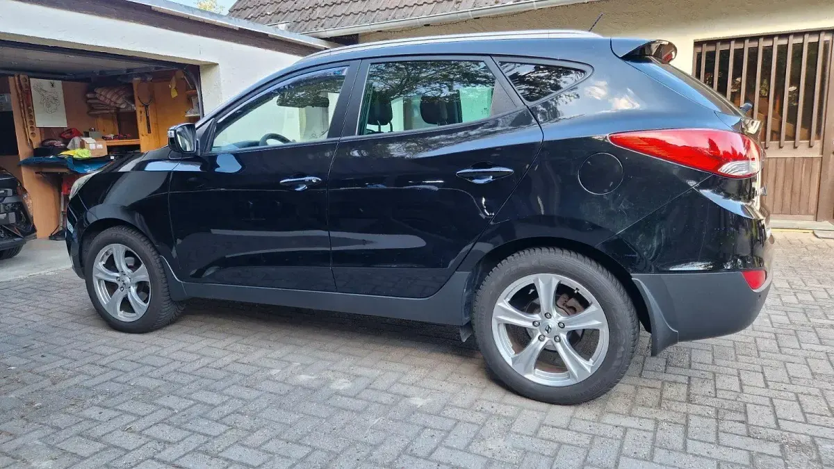 Gebraucht Hyundai ix35 136 PS (100 kW) 2012 Schwarz SUV
