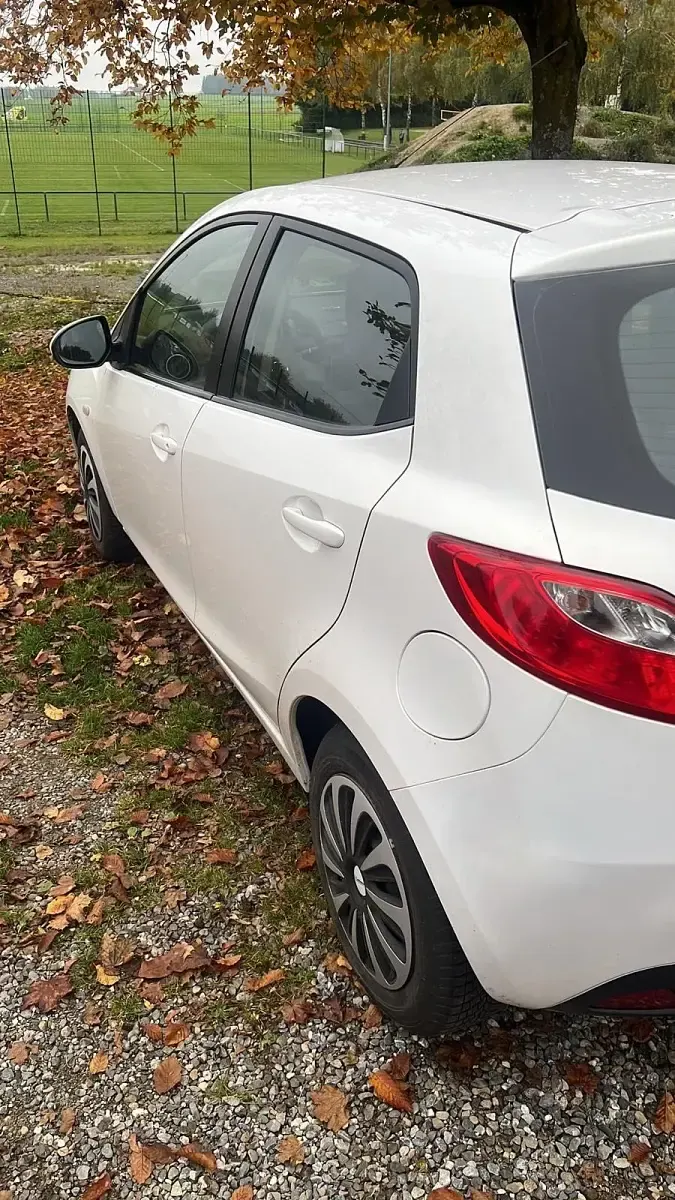 Gebraucht Mazda 2 102 PS (75 kW) 2011 Weiß Kleinwagen