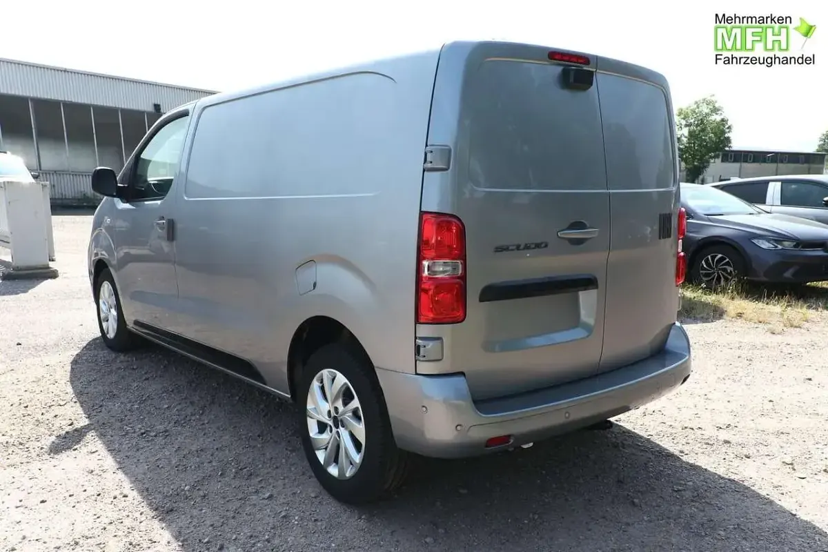 Neu Fiat Scudo 177 PS (130 kW) 2025 Colosseograu metallic Van