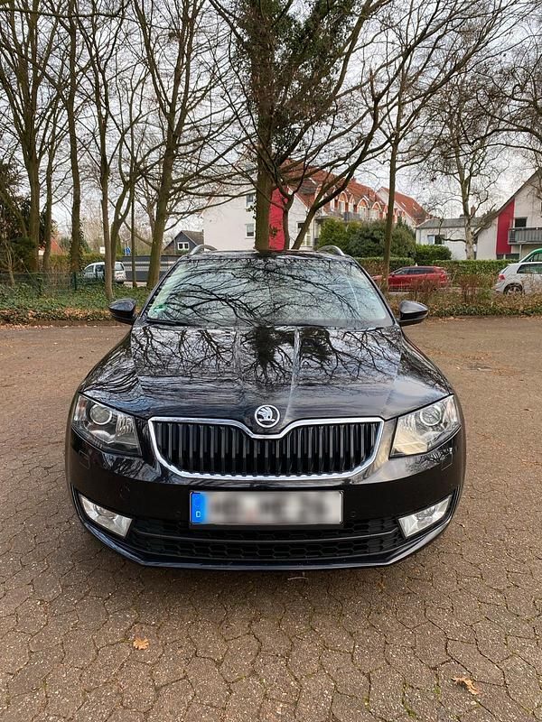 Schwarz Gebraucht 2015 Skoda Octavia Kombi | 12.700 € (Etwas zu teuer) - Bild 1/4
