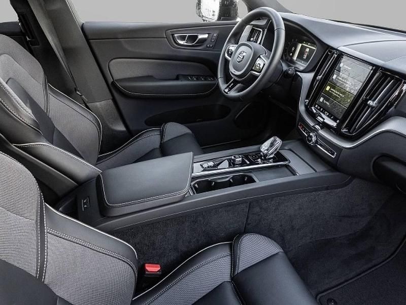 Gebraucht Volvo XC60 Plus 197 PS (144 kW) 2024 Grau SUV