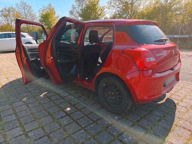 Second-hand Suzuki Swift 111 CP (81 kW) 2018 Roșu Hatchback
