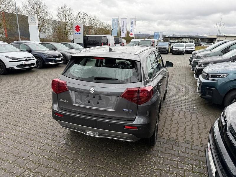 Neu Suzuki Vitara Club 129 PS (94 kW) 2026 Grau SUV