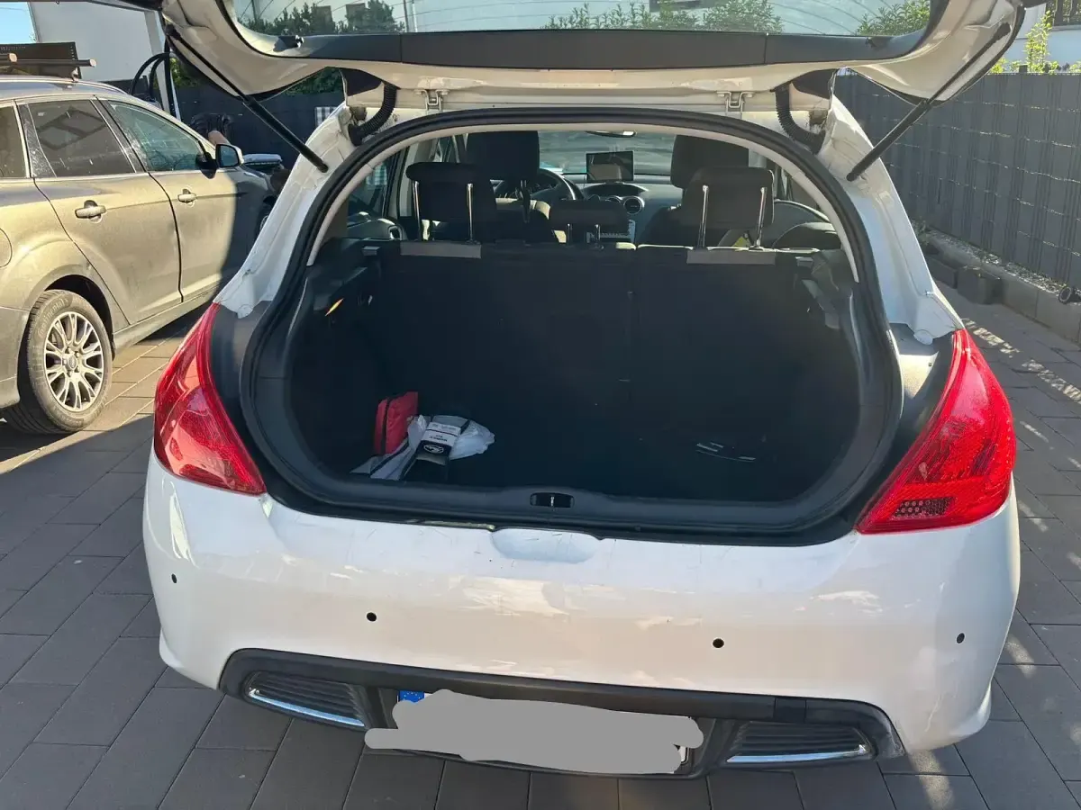 Gebraucht Peugeot 308 16 PS (11 kW) 2012 Weiß Limousine