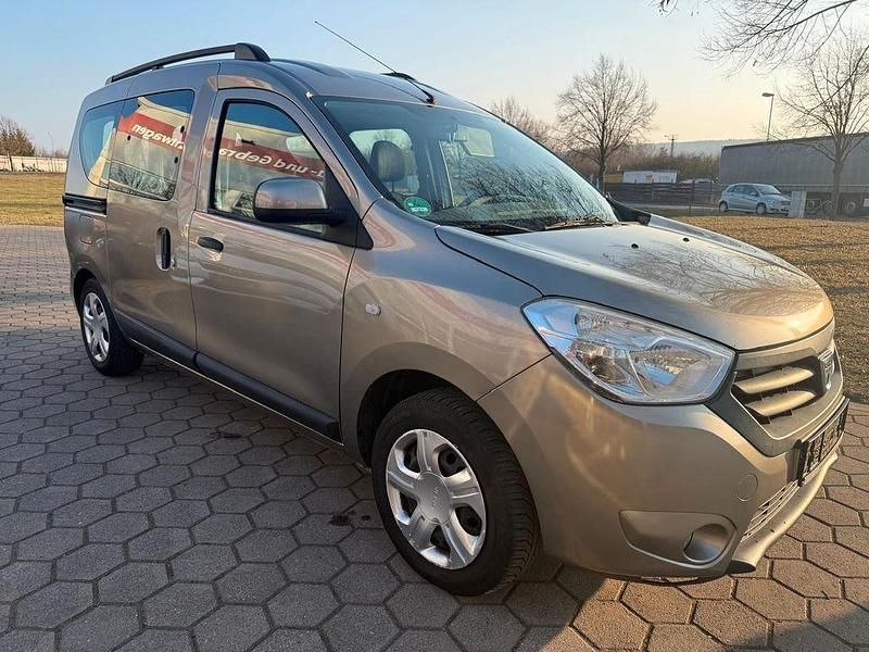 Gebraucht Dacia Dokker Lauréate 90 PS (66 kW) 2013 Gold Van / Kleinbus