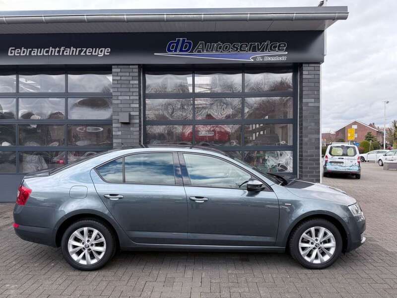 Quarzgrau metallic Gebraucht 2016 Skoda Octavia Joy Limousine | 15.490 € (Etwas zu teuer) - Bild 1/4
