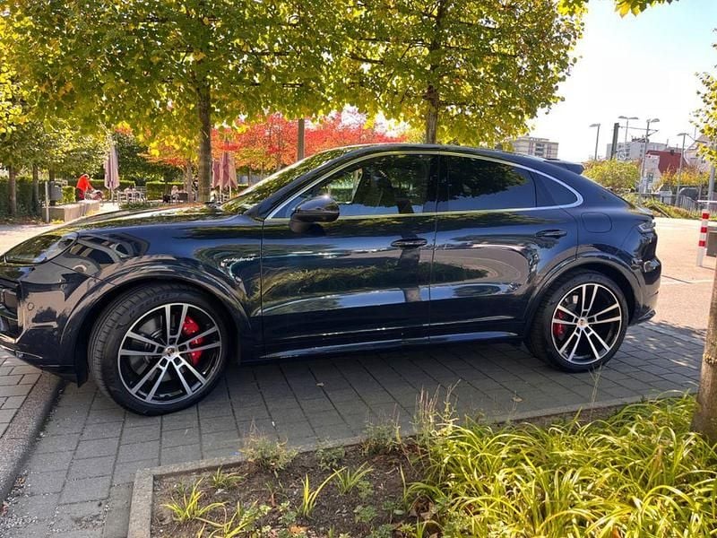 Blau Gebraucht 2025 Porsche Cayenne S E-Hybrid SUV | 151.350 € (Teuer) - Bild 1/4