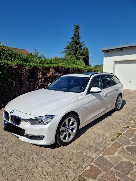 Weiß Gebraucht 2012 BMW 328 Luxury Line Kombi | 15.000 € (Fairer Preis) - Bild 1/4