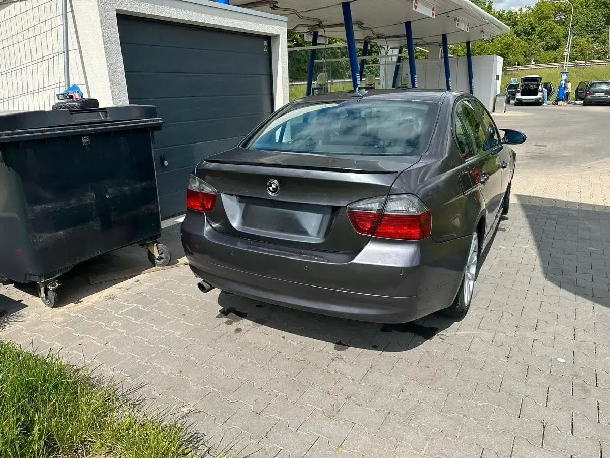 Gebraucht BMW 320 150 PS (110 kW) 2007 Grau Limousine