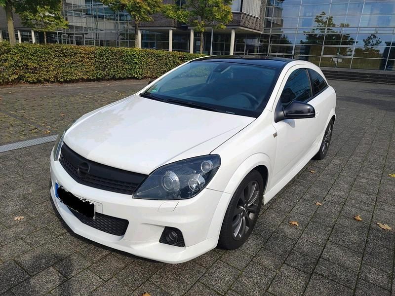 Gebraucht Opel Astra 116 PS (85 kW) 2010 Weiß Coupé