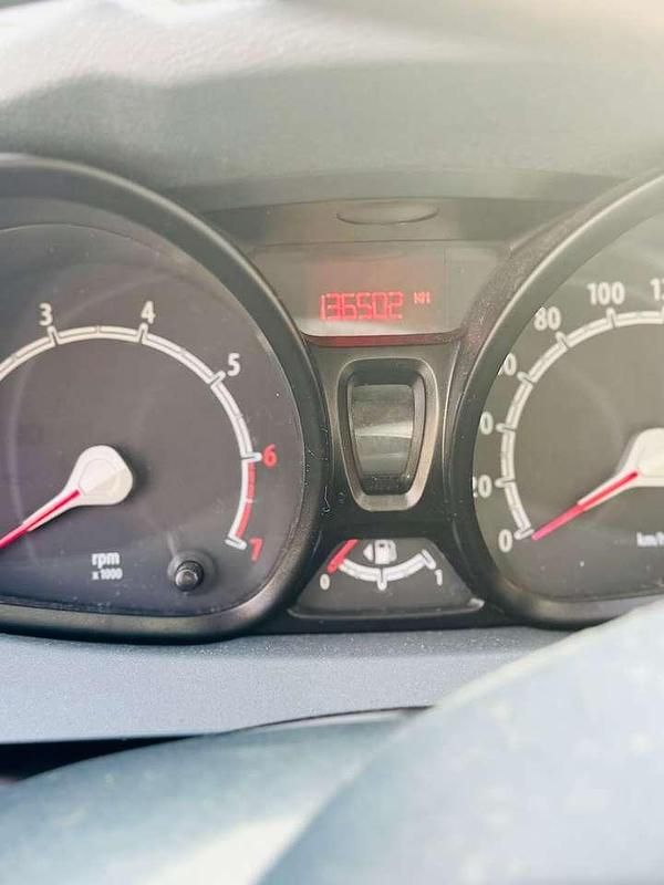 Gebraucht Ford Fiesta Ambiente 60 PS (44 kW) 2010 Kleinwagen